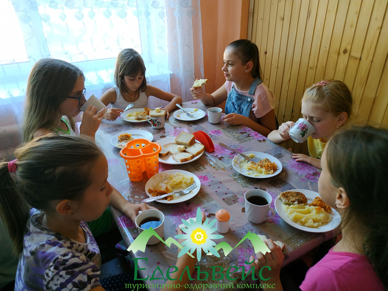 Дитячий літній табір Едельвейс Микуличин в горах Карпатах літо 2023