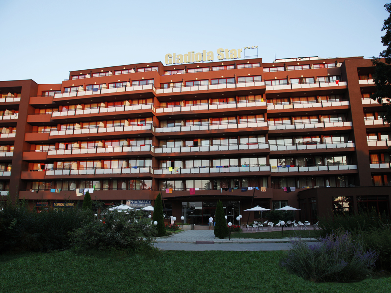 Молодіжний цент GLADIOLA Золоті Піски на літні канікули 2025